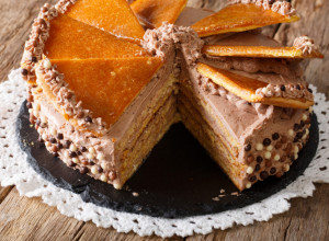 DOBOŠ TORTA KOJU SVI OBOŽAVAJU: Pravi tradicionalni recept za kraljicu svih poslastica!