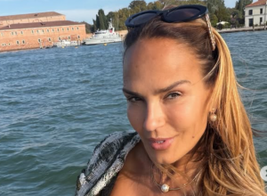MARIJANA MATEUS pozirala u Veneciji u mini-haljini: Luksuzna tašna i nakit vrede pravo BOGATSTVO (FOTO)