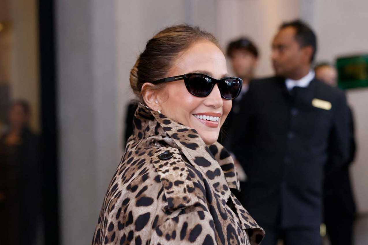 DŽENIFER LOPEZ zablistala u leopard izdanju na Nedelji mode u Milanu: Ovakvu kombinaciju NIJE LAKO izneti (GALERIJA)