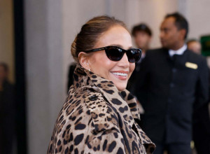 DŽENIFER LOPEZ zablistala u leopard izdanju na Nedelji mode u Milanu: Ovakvu kombinaciju NIJE LAKO izneti (GALERIJA)