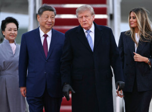 Modni duel Istoka i Zapada: Melanijin strogi luksuz protiv suptilne elegancije prve dame Kine - dva različita stila, ali jednako moćna