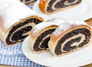 Domaća ŠTRUDLA SA MAKOM: Meko testo i bogat, sočni fil  - bakin recept bez greške