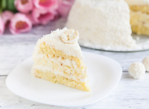 RAFAELO TORTA iz snova: Kremasta, sočna i puna kokosa i badema