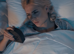 NE MOŽETE DA ZASPITE? Ovih 5 stvari posle 18h mogu da vam pokvare san, a jednu mnogi rade svakog dana
