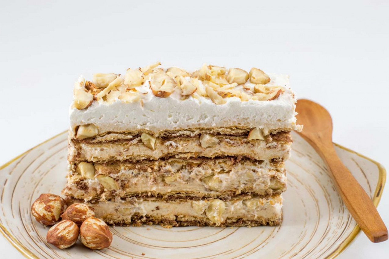 Torta ŠPANSKI VETAR: Hrskave kore, lešnici i slojevi raskošnog fila - recept koji uvek uspeva