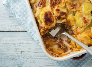 Domaćinska MUSAKA sa krompirom: Klasičan recept za omiljeno jelo koje svi vole - a uspeva iz prve!