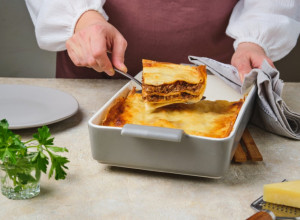 NAJBOLJE LAZANJE sa mesom i bešamelom: Sočne, bogate i zapečene, a RECEPT uspeva iz prve