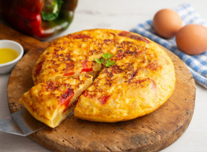 ŠPANSKA PITA sa šunkom i sirom: Tajna je u 2 vrste brašna, a ukus je toliko dobar da ćete je stalno praviti (RECEPT)