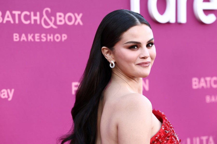 Modni trenutak o kom svi pričaju: SELENA GOMEZ u najvatrenijem i najglamuroznijem izdanju do sada