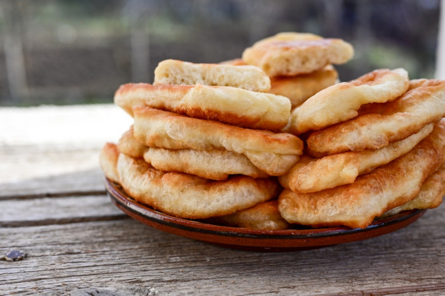 DOMAĆE MEKIKE KAO NEKAD: Spolja hrskave, iznutra mekane - tajna je u testu (RECEPT)