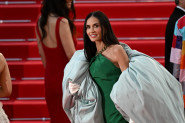 Demi Mur u izdanju koje spaja dve modne krajnosti: Kada se pojavila na gala večeri u Los Anđelesu SVE JE STALO (FOTO)