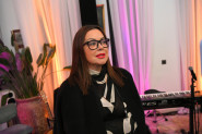 Dragana Katić u boji koja osvežava jesen: Elegantno izdanje zbog JEDNOG DETALJA privuklo pažnju (FOTO)